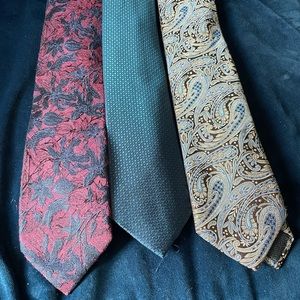 Lot of 3 silk ties. Brands are Robert Graham, Calibre & Nordstrom Men’s Shop.